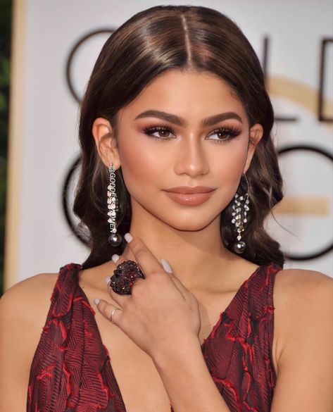 Zendaya Makeup, Estilo Zendaya, Ball Makeup, Round Face Makeup, Bridesmaid Hair Makeup, Formal Makeup, Soft Glam Makeup, Hooded Eye Makeup, Glamour Makeup