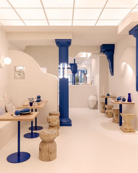 Drukarka 3d, Greek Columns, Greek Restaurants, Greek Design, Restaurant Concept, Spanish Design, Led Tubes, Gongs, Wooden Stools