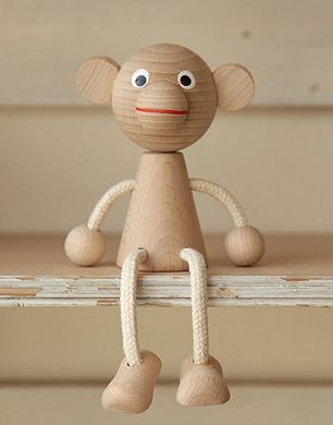 cute little monkey Tre Kunst, Wooden Toys Diy, Wooden Toy Cars, Making Wooden Toys, Wooden Toys Plans, Traditional Toys, Homemade Toys, Wood Turning Projects, Wooden Figurines