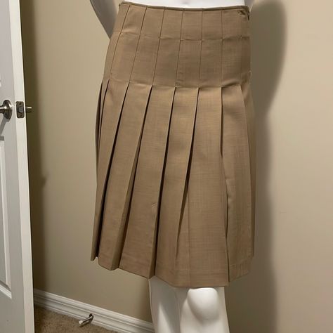 Theory Above Knee Tan Wool Skirt Wide Plates Flat In The Front With A Drop Waist Style Super Cute And A Classic For Sure Nwot Never Worn 14” Waist 17” Hips With A Little Stretch This Skirt Can Sit High On The Waist Or Low And It Looks Great Either Way! Tan Skirt, Wool Skirt, Wool Skirts, Circle Skirt, Drop Waist, Above Knee, Cute Outfits, Super Cute, Size 6