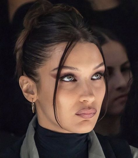 n on Twitter: "bella hadid… " Bella Hadid Hair, Hair Upstyles, Rebecca Ferguson, Felicity Jones, Face Hair, Grunge Hair, Makeup For Brown Eyes, Mode Vintage, Bella Hadid