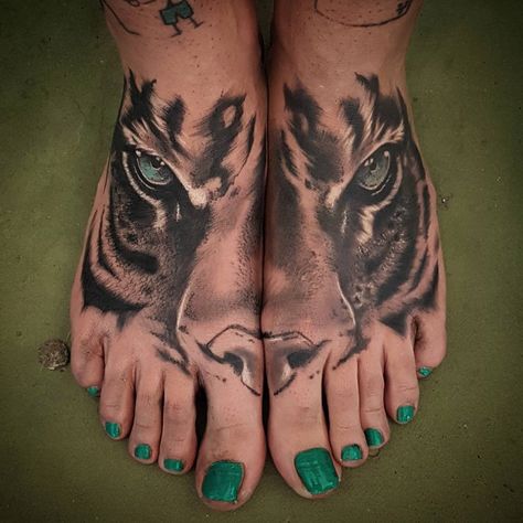 Tiger face double foot tattoo by Ruben's Art, an artist based in Yuncos, Spain. Tiger Foot Tattoo, Tattoos Foot, Toe Tattoos, Tiger Tattoos, Foot Tattoos For Women, Tattoos Skull, Blog Art, Beautiful Tattoo, Tiger Face