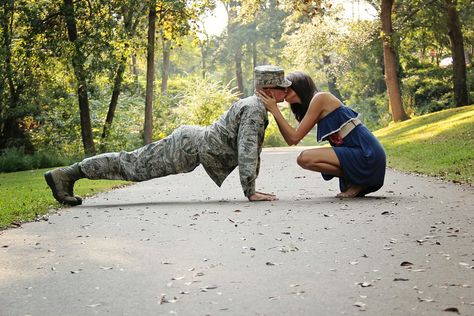 Military Airforce Girlfriend, Wedding Pictures Poses, Military Couple Photography, Military Couples Photos, Military Engagement Photos, Military Photography, Military Couples, Army Couple, Military Girlfriend