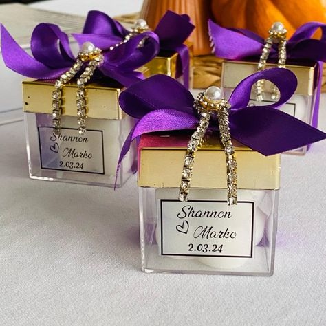 Purple And Gold Wedding Favors, Sweet 16 Favor Ideas, Gifts For Guests Birthday, Party Gifts For Guests, Lavender Wedding Favors, Wedding Favor Sayings, 50th Birthday Favors, Silver Wedding Favors, Sweet 16 Party Favors