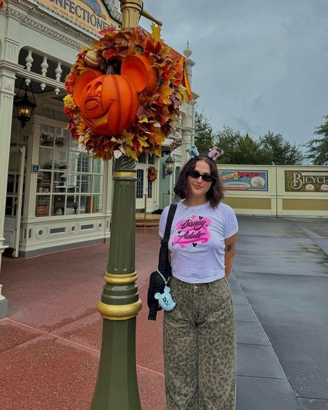 spooky disney adult 🐆✨👻🍸🍒 #disney #disneyland #disneycaliforniaadventure #disneygram #disneyworld #disneyparks #disneylove #disneyphotography #disneyinsta #disneyfan #disneymagic #disneystyle #disneyig #disneyfood #disneyphoto #disneyfashion #disneyhalloween #disneyblogger #disneypic #disneygirl #disneyinfluencer #disneylifestyle #disneycommunity #magickingdom #disneyinspired #disneyoutfit Spooky Disney, Disney Outfit Inspo, Outfit Disney, Disney Adult, Spooky Places, Disney World Magic Kingdom, Disney Outfit, Disney Fan, Disney Pictures