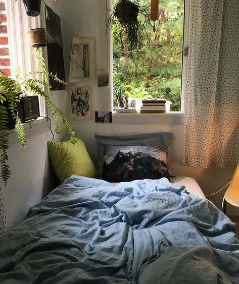 Green And Blue Aesthetic Room, Unmade Bed, Cozy Boho, Dekorasi Kamar Tidur, Aesthetic Rooms, Dreamy Room, Dream Room Inspiration, House Room, Cozy Room