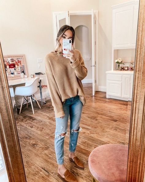 Tan sweater, distressed ripped light boyfriend jeans, tan brown mules. Cute women's fashion chic fall, winter, spring, summer casual street style outfit inspiration ideas. Tan Sweater Outfit, Winter Outfits Canada, Mules Outfit, Looks Jeans, Classy Winter Outfits, Outfits Dress, Tan Sweater, Comfy Sweater, Sweater Outfit