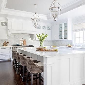 Neutral Kitchen Ideas, Kitchen Island Finishes, White Marble Backsplash, Beautiful White Kitchens, Kitchen Island Tops, Light Grey Kitchens, Light Gray Cabinets, Grey Kitchen Island, Light Wood Cabinets