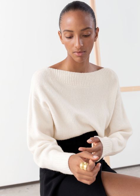 Capsule Wardrobe 2020, Sweater Street Style, Wardrobe Update, Fall Capsule Wardrobe, Boatneck Sweater, Sweater White, Minimalist Wardrobe, Fashion Story, Cool Sweaters