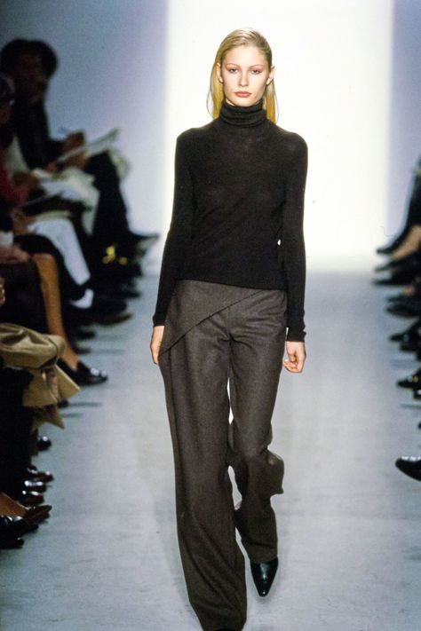 Calvin Klein Collection Fall 1997 Ready-to-Wear Fashion Show - Kirsty Hume 90s Calvin Klein Outfit, 1990s Calvin Klein, Winter Fashion Collection, 90s Minimalism Runway, Calvin Klein Jeans 90s, Minimal 90s Style, 90s Minimalism Fashion Runway, 90s Calvin Klein Runway, Calvin Klein 90s Runway