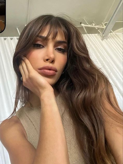 Hair Layered Medium, Summer Haircut Ideas, Ideas For Medium Length Hair, Hair Styles For School, Styles For School, Brunette Bangs, Embrace Natural Hair, Black Cherry Hair, Summer Haircut