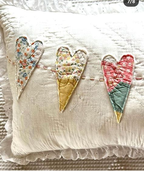 Vintage Quilt Crafts, Old Quilts Repurposed Ideas, Upcycle Quilt, Sewn Pillows, Grandmothers Flower Garden Quilt, Quilt Crafts, Quilted Hearts, Grandmothers Flower Garden, Flower Garden Quilt