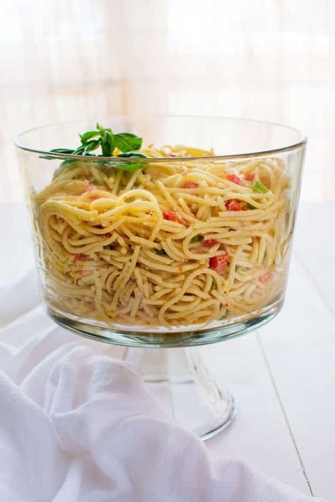 Chilled spaghetti salad with Italian dressing and a little mayonnaise. The zesty-creamy combo is the best of both worlds! Easy Spaghetti Salad With Italian Dressing, Cold Spaghetti Salad Recipes, Spagetti Salad Recipes, Spaghetti Salad With Italian Dressing, Loaded Salads, Salad Fixings, Cold Spaghetti Salad, Spaghetti Pasta Salad, Salad Meals