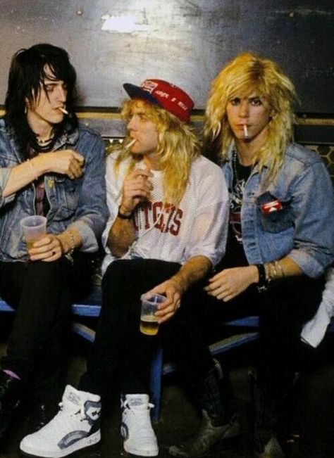 ❝Photobook❞[Guns N' Roses] - 🌹3/5🌹 - Wattpad Steven Adler, Duff Mckagan, 80s Bands, Hot Band, Axl Rose, Welcome To The Jungle, Motley Crue, Mötley Crüe, Foo Fighters