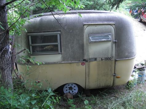 Boler Camper Renovation, Boler Camper, Pull Behind Campers, Scamp Camper, Camper Inspiration, Travel Trailer Interior, Fiberglass Camper, Scamp Trailer, Glamping Trailer