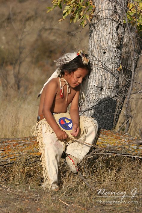 Native American Children, Hunting Game, Native American Images, Native American Men, Native American Pictures, Indian Boy, Native American Artwork, Native American Photos, American Boy