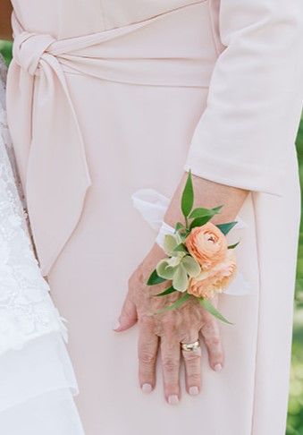 Peach ranunculus hellebore wrist blooms corsage Peach Corsage Wedding, Ranaculus Boutonniere Groomsmen, Peach Ranunculus Boutonniere, Shoulder Corsage Wedding, Whimsical Corsage, Peach Buttonhole, Wild Flower Corsage, Pastel Corsage, Peach Bridesmaid Bouquet