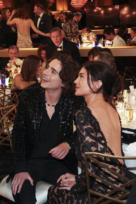 It's official: Kylie Jenner and Timothée Chalamet are still going strong and finally made their first red carpet debut together at the 2024 Golden Globes. Kylie Jenner Boyfriend, Red Carpet Couples, Trajes Kylie Jenner, Kyle Jenner, Kylie J, Kylie Jenner Outfits, Kylie Kristen Jenner, Famous Couples, Fall Coffee