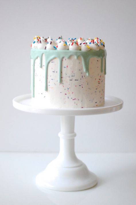 funfetti, confetti, pastel, drip, sprinkles, mint green Funfetti Cake, Pretty Birthday Cakes, Cute Birthday Cakes, Drip Cakes, Smash Cake, Food Cakes, Birthday Cupcakes, Pretty Cakes, Creative Cakes