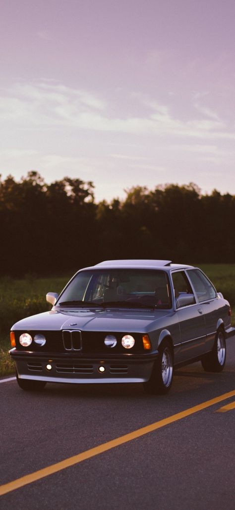 BMW Retro iPhone Wallpapers - Top Free BMW Retro iPhone Backgrounds - WallpaperAccess Old Bmw Aesthetic, Bmw Aesthetic, Old Bmw, Bmw Old, Bmw Wallpapers, Iphone Backgrounds, Iphone Wallpapers, Iphone Background, Old School