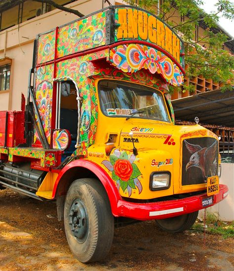 Jodhpur Market, Indian Truck Art, Indian Truck, Truck Art Pakistan, Truck Camper Shells, Jacked Up Truck, Truck Graphics, Monster Trucks Birthday Party, Truck Paint