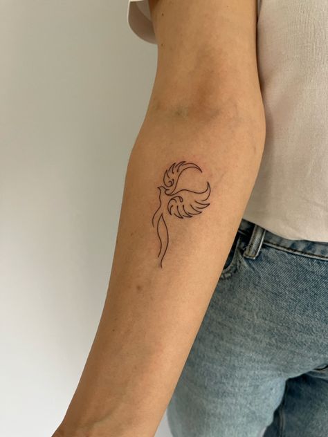 Phoenix Minimal Phoenix Tattoo, Phoniex Bird Aesthetic Tattoo, Phoenix Tattoo Minimalist, Tiny Phoenix Tattoo, Small Shoulder Tattoos For Women, Simple Phoenix Tattoo, Phoenix Tattoo Feminine, Small Phoenix Tattoos, Phönix Tattoo