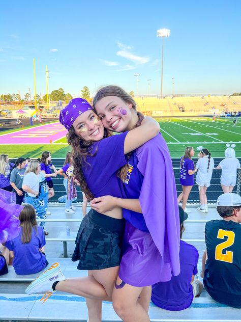 Purple Out Football Game, Dress Up Days Ideas, Camp Ondessonk, Fnl Posters, School Spirit Outfit, Tcu Cheerleaders, Football Game Themes, Homecoming Fits, Football Game Fits