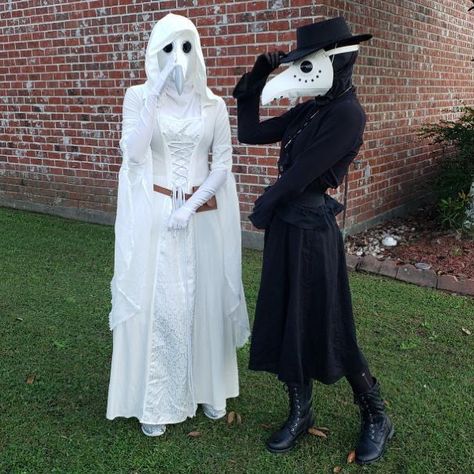 Doctor Thoughts, Creepy Outfits, Rare Outfits, 2022 Costumes, Doctor Halloween Costume, Plague Doctor Costume, Plague Doctors, Plague Mask, Doctor Costume