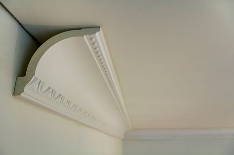 Crown Molding Alternatives, Ceiling Molding Ideas, Coving Ideas, Cheap Crown Molding, Installing Crown Molding, Foam Crown Molding, Crown Molding Installation, Diy Crown Molding, Plaster Coving