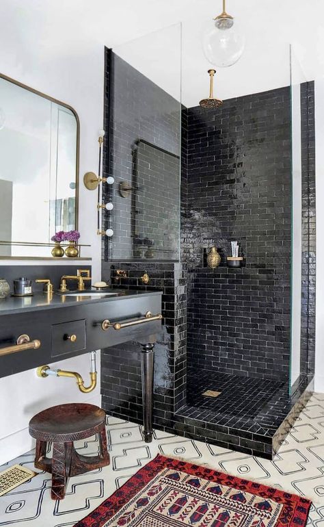 Ways to Use Bathroom Tile You Won't Stop Thinking About Design Interior Baie, Beautiful Tile Bathroom, Small Bathroom Tiles, Modern Small Bathrooms, Bilik Air, Black Tile, Decor Baie, Boho Bathroom, The Shower