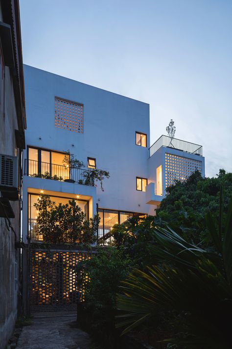 Delta House, Watch The Sunset, Architecture Photo, Design Language, The Sunset, Architecture Design, Multi Story Building, Modern Design, House Styles