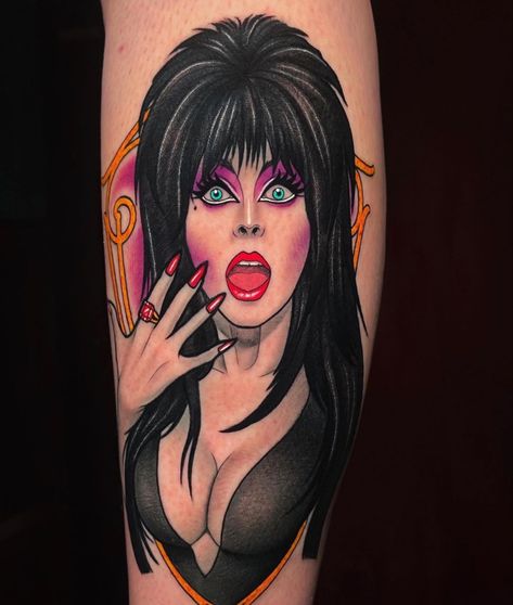 Elvira Tattoo Ideas, Elvira Portrait, Elvira Tattoo, Halloween Inktober, Inktober Ideas, Witchy Tattoos, Goth Tattoo, Movie Tattoo, Circle Tattoo