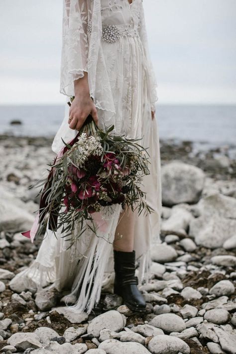 Bohemian goddess wedding dress + black combat boots + edgy bridal bouquet | Image by Wianda Bongen Photography Boots With Wedding Dress, Edgy Elopement, Goddess Wedding Dress, Fall Wedding Shoes, Edgy Bridal, Edgy Wedding, Wedge Wedding Shoes, Country Weddings, Trendy Wedding Dresses