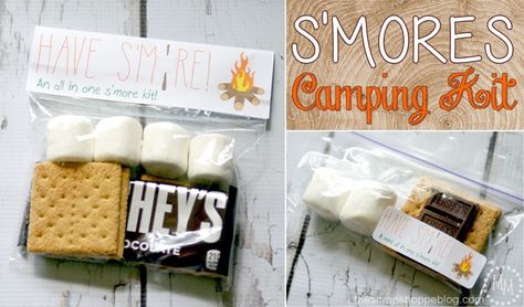 S'mores Camping Kits with Printables - perfect for camping with large groups or parties! Smore Party Favor, Smore Party, Western Party Favors, Smores Party, Camping Theme Birthday, Camp Party, Camping Birthday Party, Western Birthday, Cowgirl Birthday Party