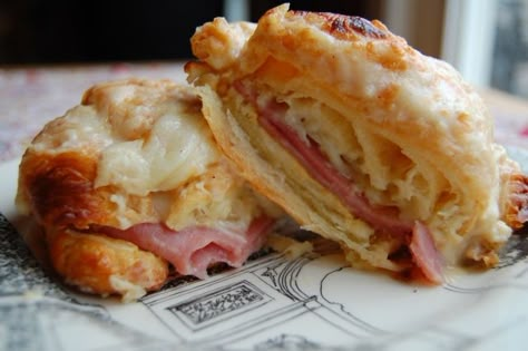 Croque Monsieur -melt-in-your- mouth sandwiches! The sauce is amazing! Fran Fine, Think Food, Soup And Sandwich, San Fran, Baker Street, Fabulous Foods, Quesadillas, Main Dish Recipes, I Love Food