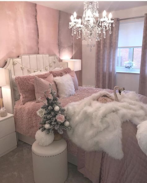 Home Decor Inspiration on Instagram: “How stunning is this bedroom? Follow @inspirationbyblanca and tag someone that will love this💗 . . Credit @thegrayhome 💗  #glambedroom…” Zimmer Diy, Bedroom Design Trends, Pink Bedroom Decor, Gorgeous Bedrooms, Pink Bedrooms, Girl Bedroom Designs, Redecorate Bedroom, Teen Bedroom Decor, Girl Bedroom Decor