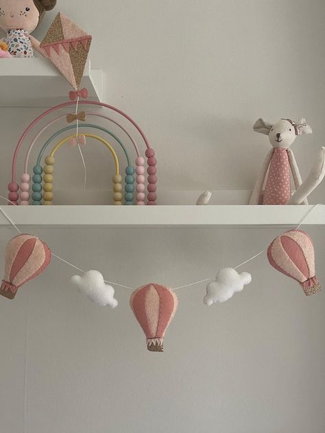 Garland Nursery Decor, Air Balloon Nursery, Nursery Garland, Balloon Template, Hot Air Balloon Nursery, Nursery Bunting, Garland Nursery, Star Nursery, Felt Baby