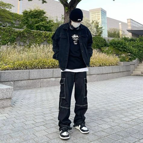 Black Windbreaker Outfit Men, Windbreaker Jacket Outfit Men, Windbreaker Outfit Mens, Outfits With Hoodies And Jeans, Windbreaker Outfit Casual, Asian Streetwear Men, Jeans Hoodie Outfit, Men Over 40 Fashion, Windbreaker Outfit Men