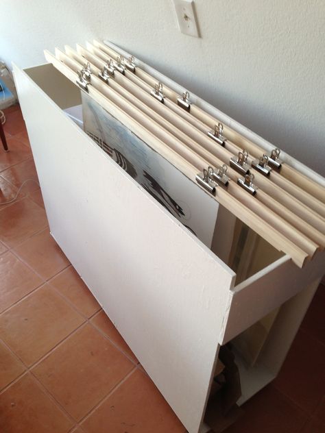 Who says you have to get a flat drying rack for you screen printed posters? Make your own.... Studio Seni, Home Art Studios, Rangement Art, Ruangan Studio, Art Studio Storage, Art Studio Space, Art Studio Organization, Art Studio Room, Art Studio Design