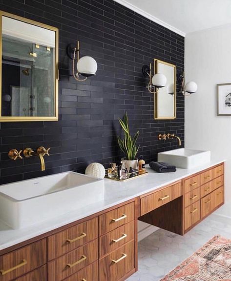 Makeover Kamar Mandi, Bad Inspiration, Interior Minimalista, Design Blogs, Bathroom Trends, Farmhouse Bathroom Decor, Bathroom Renos, Room Decorations, Bathroom Remodel Master