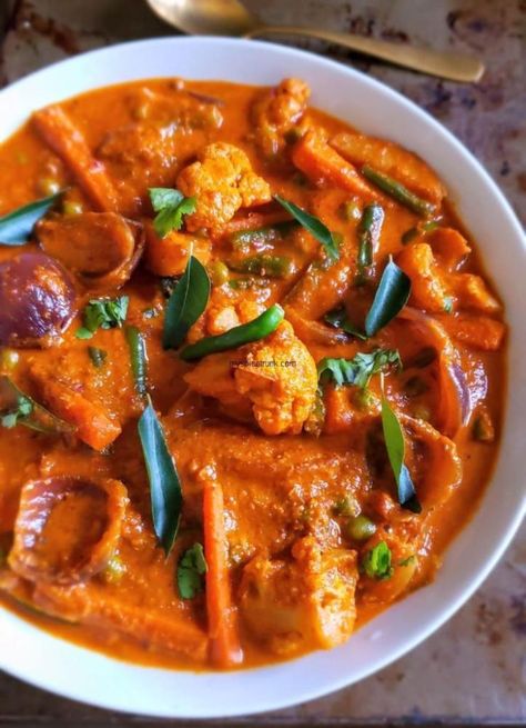 Mushroom Masala Recipe, Subzi Recipe, Curry Easy, Veg Curry, Veg Soup, Food Soup, Goan Recipes, Vegetarian Curry, Coconut Milk Curry