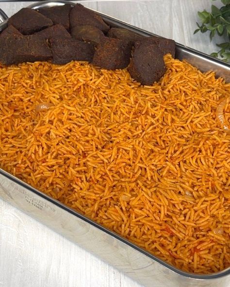 HOW TO MAKE SMOKEY PARTY JOLLOF RICE | HOW TO MAKE SMOKEY PARTY JOLLOF RICE | By Rozy's Kitchen - Facebook Party Jollof Rice, Jollof Rice, Rice, Quick Saves