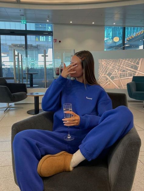 Outfit Background, Sweat Set Outfits, Track Suit Outfit, Sweat Suits Outfits, Sweatsuit Outfits, Sweat Suit, Outfits Dresses, Chill Outfits, Printed Midi Skirt