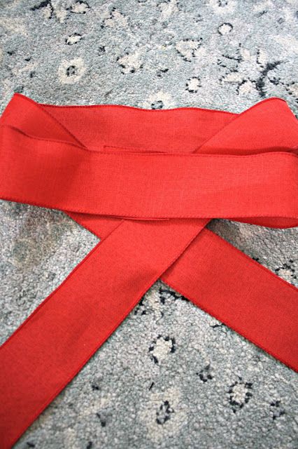 HOW TO MAKE EASY, LARGE DIY CHRISTMAS BOWS Diy Christmas Bows, Bows For Presents, Bow Making Tutorials, Diy Wreath Bow, Christmas Bows Diy, Christmas Bow Tie, Homemade Bows, Christmas Wreath Bows, Thrifty Diy