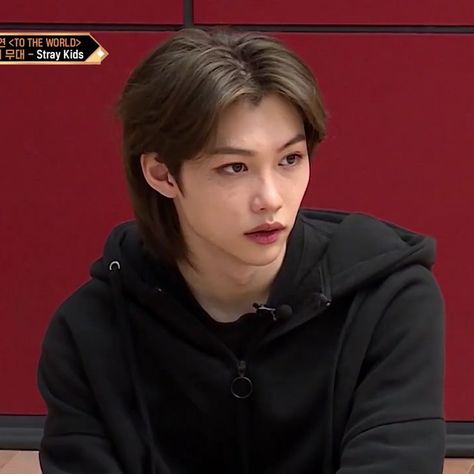 #straykids #felix #kingdom #kingdomlegendarywar #legendarywar #skz S N, Brown Hair, Stray Kids, Books Wattpad, Wattpad, Books, Hair, Black