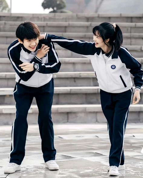 Couple Ootd, Love Quotes For Crush, Cute Photo Poses, Lee Do-hyun, Instagram Profile Picture Ideas, Bff Photoshoot Poses, Bff Photoshoot, Boy Best Friend, Funny Scenes