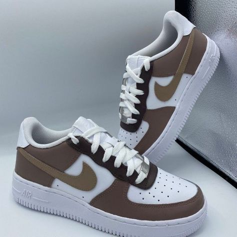 Af1 Cleaning, Trendy Shoes Sneakers, Dr Shoes, Nike Shoes Girls, Nike Fashion Shoes, Preppy Shoes, Jordan Shoes Girls, Pretty Shoes Sneakers, Custom Nike Shoes