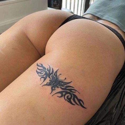 Bum Tattoo, Image Swag, Cute Tattoos For Women, Hot Tattoos, Foto Poses, Feminine Tattoos, Dope Tattoos, Simplistic Tattoos, Creative Tattoos