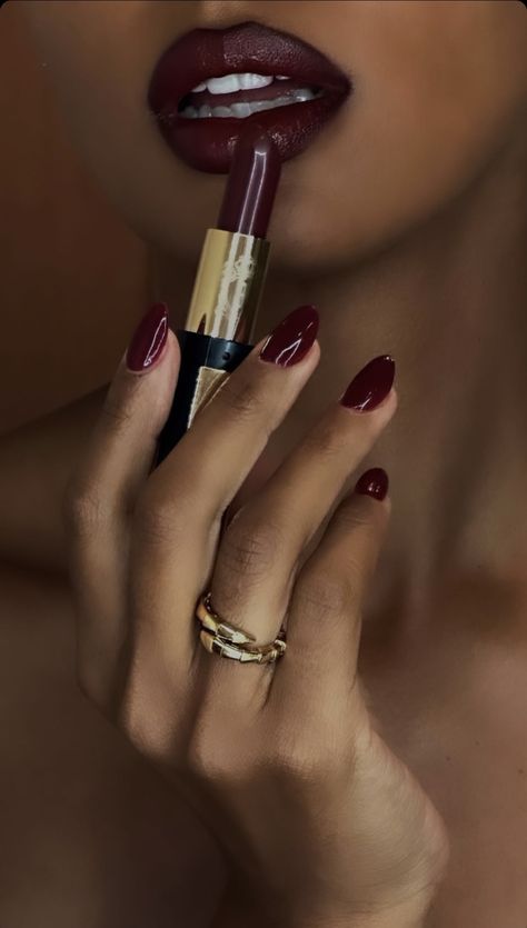 Glossy Lips Aesthetic, Neutral Nails Fall, Black Hair Black Eyes, Red Glossy Lips, Dark Red Lipstick, Maroon Lips, Powerful Feminine, Fall Thanksgiving Nails, Lipstick Dark Red