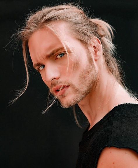 Blonde Male Models, Ragnor Fell, Men Blonde Hair, Mens Summer Hairstyles, Teenage Guys, Viking Men, Character Inspiration Male, Bun Styles, Fantasy Hair